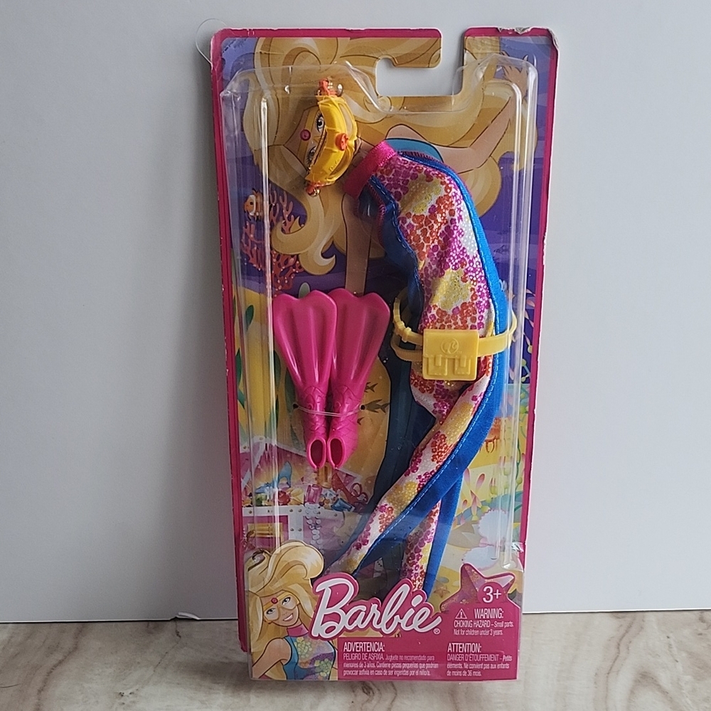 2011 Barbie I Can Be Scuba Diver Fashion Pack